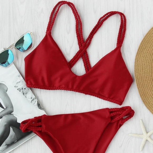 Red bikini - Picture 3 of 7